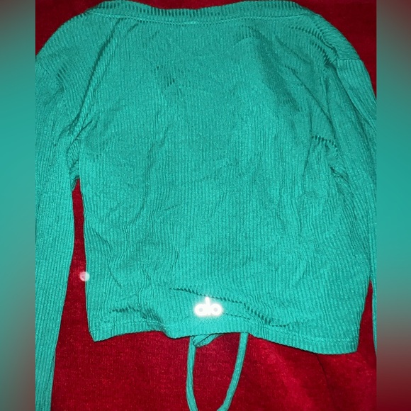 ALO YOGA RIBBED CINCHED CROPPED LONG SLEEVE SIZE XS - Picture 3 of 4